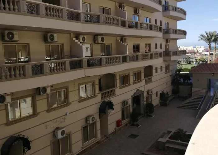 Nour Plaza Sea View Aparthotel