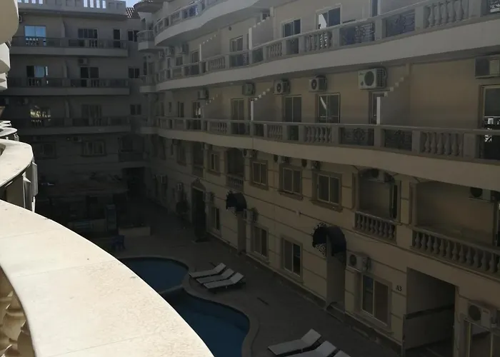 Nour Plaza Sea View Aparthotel 3*